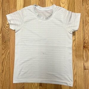 LULULEMON Perforated Mesh Lightweight Women's‎ Active T-Shirt
